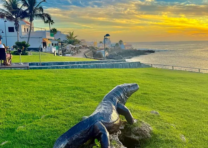 Family Oasis - Oceanview Duplex, Heated Pool, Air Con *