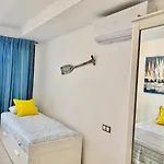 Family Oasis - Oceanview Duplex, Heated Pool, Air Con *