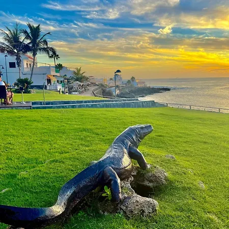 Family Oasis - Oceanview Duplex, Heated Pool, Air Con *