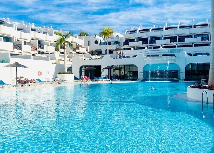 Family Oasis - Oceanview Duplex, Heated Pool, Air Con 阿德耶