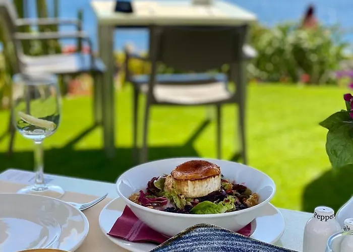 Family Oasis - Oceanview Duplex, Heated Pool, Air Con *